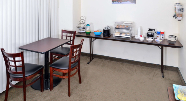 Americas Best Value Inn & Suites Winnie