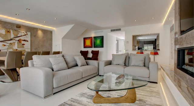 Casa Stefania - Modern Townhouse by Finest Rentals, Забронировать Отель Марбелья Коста-дель-Соль, рядом с Пляж Касабланка