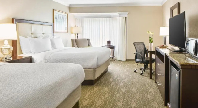 Четырёхместный номер Standard Ohio University Inn and Conference Center