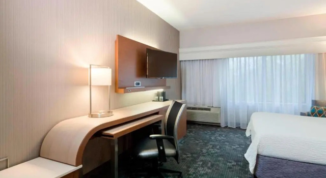 Двухместный номер Standard с балконом Courtyard by Marriott Scranton Montage Mountain