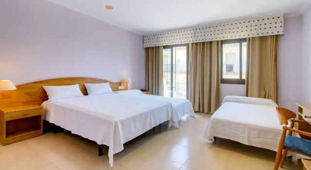 Четырёхместный номер Standard Duerming Montalvo Playa Hotel