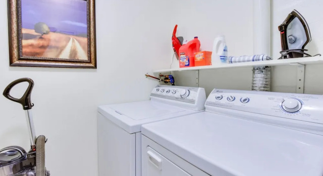 Waters Edge Jewel w/ Lake Views HOA Access!
