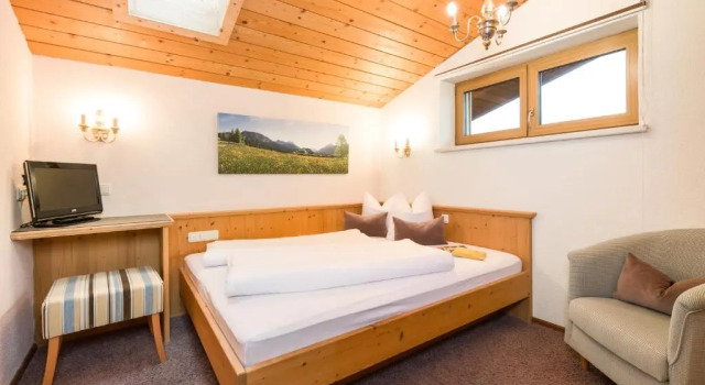 Двухместный номер Standard Мансарда Apartments Tannheim - Ruhige Apartments mit Infrarotsauna & Sommerbergbahnen inklusive