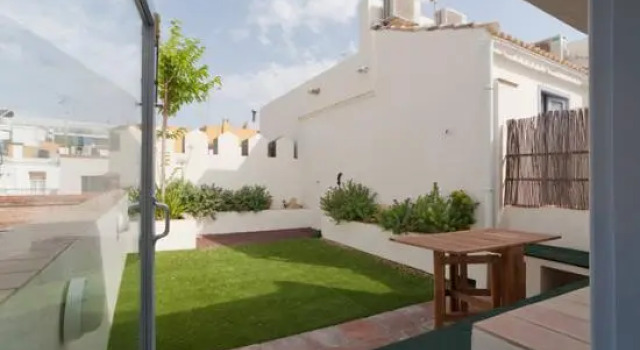 Almansa 11 Apartamentos, Забронировать Апартаменты/квартира Отели Севильи с парковкой, рядом с Музей Pabellon de la Navegacion, Парковка
