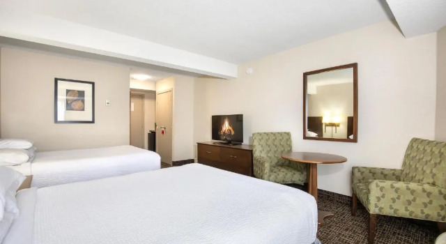 Четырёхместный номер Standard Ramada by Wyndham Kamloops