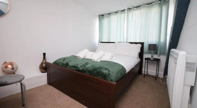 4 Bed Flat - Sleeps 4 - Parking - Wifi