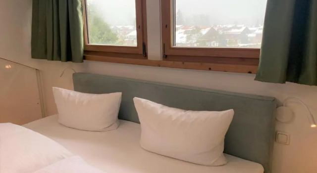 Feine FeWo im DG für 3 am Tegernsee, Varaa Hotelli Hotellit Baijeri pysäköinnillä, Pysäköinti