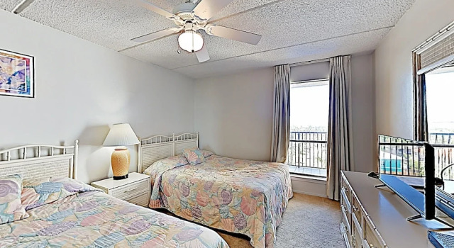 New Listing! Beautiful 8th-floor W/ Balcony 2 Bedroom Condo, Buchen Sie Ferienwohnung Hotels in Padre Island mit Pool, Schwimmbad