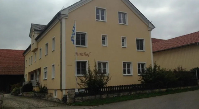 Jurahof Wuermser, Buchen Sie Hotel Kipfenberg 