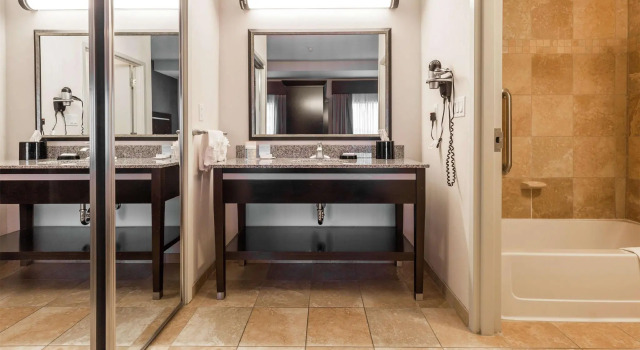 Четырёхместный люкс Hampton Inn & Suites by Hilton Lethbridge