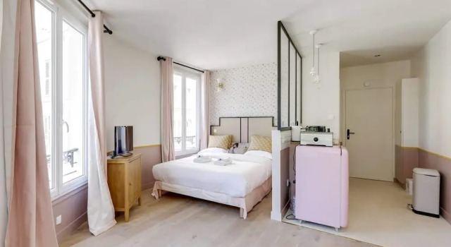 Beautiful Pink Studio For 2 in Heart of Vanves, Забронировать Отель Ванв Аньер-сюр-Сен