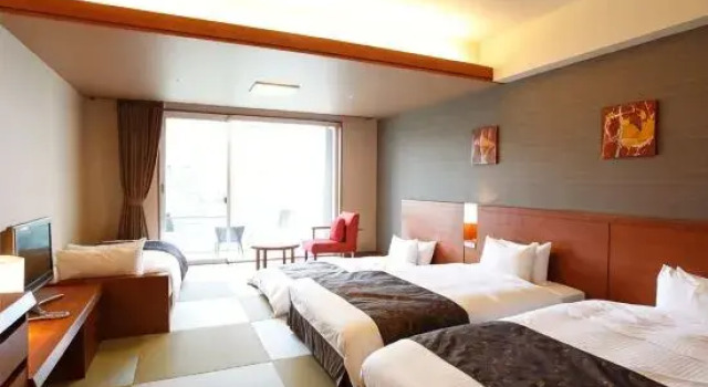 Кровать в общем номере Hotel WELLSEASON Hamanako