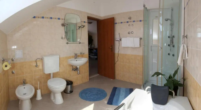 Апартаменты с 2 комнатами с видом на море Yacht Beach Apartments