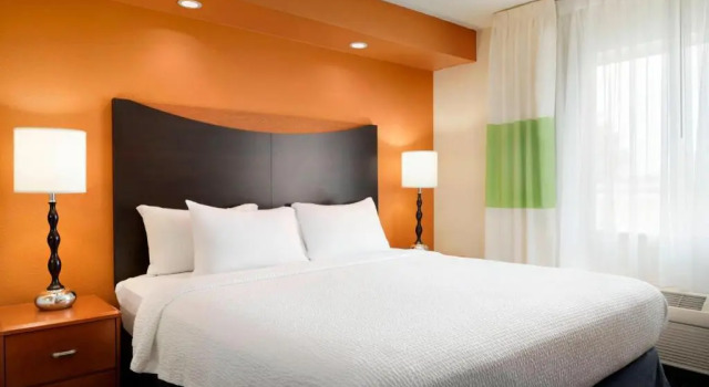 Люкс Fairfield Inn & Suites by Marriott Champaign