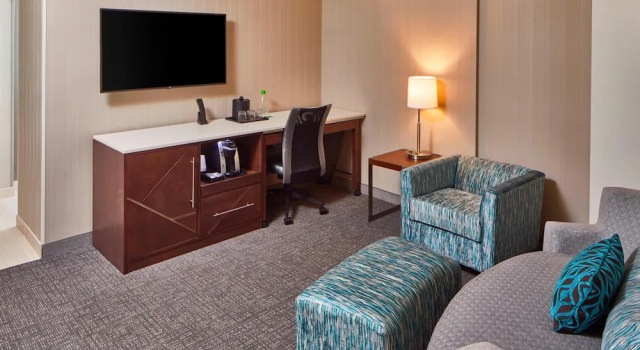 Четырёхместный люкс Courtyard by Marriott Minneapolis West