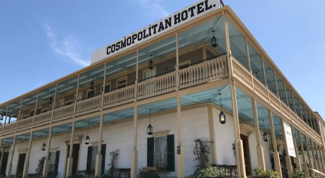 Cosmopolitan Hotel & Restaurant