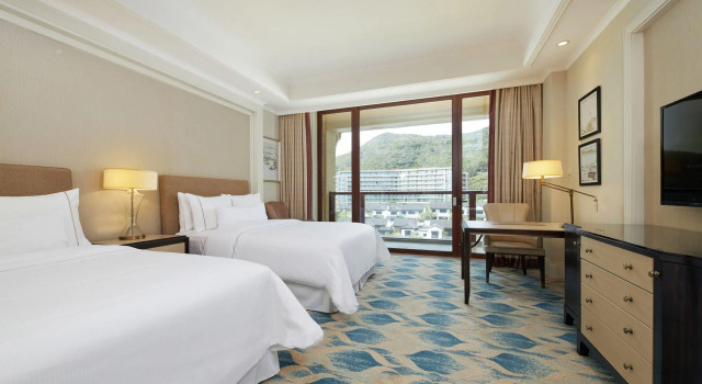 Двухместный номер Standard с балконом и с видом на горы The Westin Zhujiajian Resort, Zhoushan