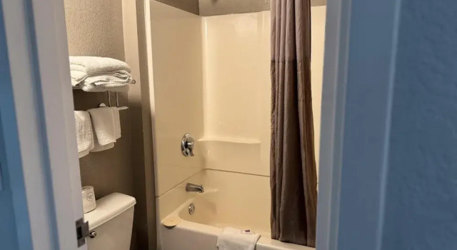 Люкс Deluxe Motel 6-Farmington Hills, MI - Northwest - Farmington Hills
