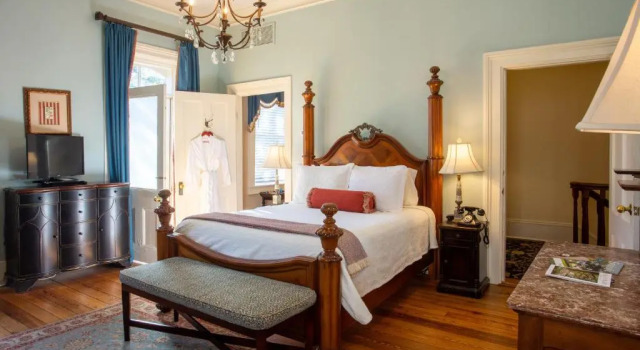 Двухместный номер Superior с балконом The Gastonian, Historic Inns of Savannah Collection
