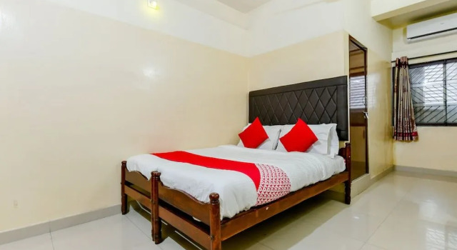 Oyo 23115 Hotel Saravana