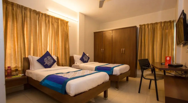 OYO 10934 Hotel Eminent