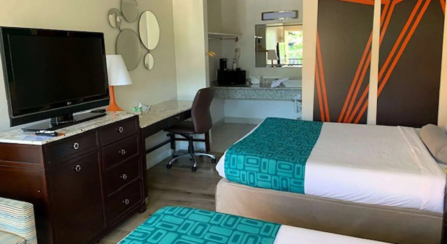 Howard Johnson by Wyndham Downtown Reno, Забронировать Отель Отели и гостиницы Рино, рядом с Набережная в г. Рено, Отель
