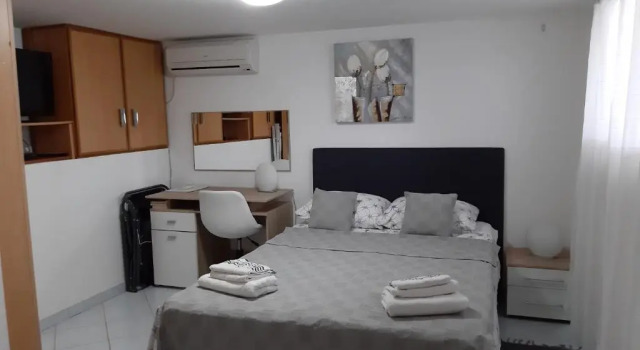 Apartment Kornelija, Prenota Appartamento Lombarda 