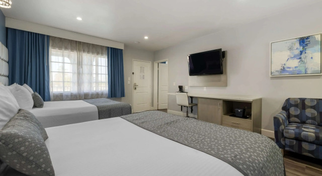 Четырёхместный номер Standard Best Western Orange Plaza