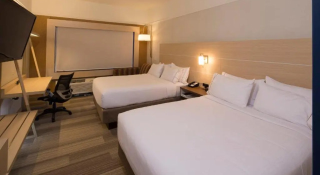 Четырёхместный номер Standard Holiday Inn Express & Suites Monroe by IHG