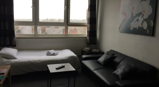 Center Apartment on Jubilee Line