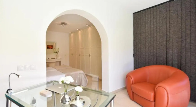 Bungalow Sun Club EM259A by VillaGranCanaria, Забронировать Отель Отели Плайя дель Инглес с бассейном, рядом с Экуменический храм Эль-Сальвадор, Бассейн