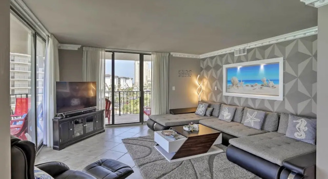 Panama City Beach Condo w/ Balcony & Ocean Views, Забронировать Апартаменты/квартира Отели Панама-Сити с парковкой, рядом с Edgewater Gulf Beach, Парковка