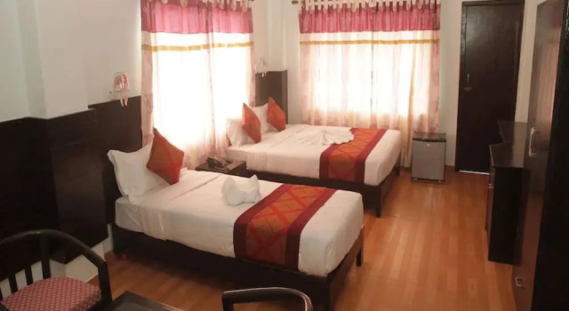Семейный номер Deluxe с балконом Hotel Guru Grand