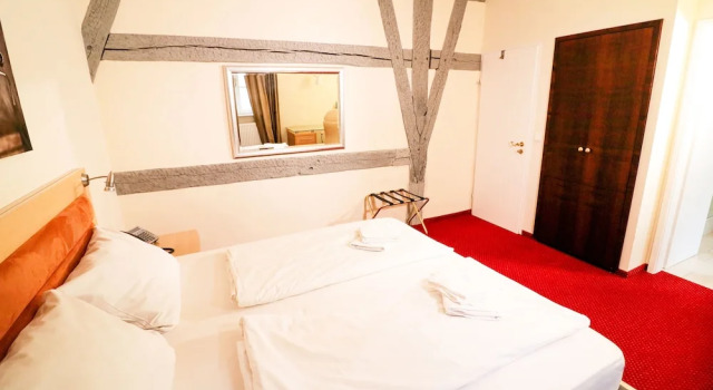 Hotel Rose, Reserva ahora Hotel Hoteles en Altmühltal con aparcamiento, Aparcamiento
