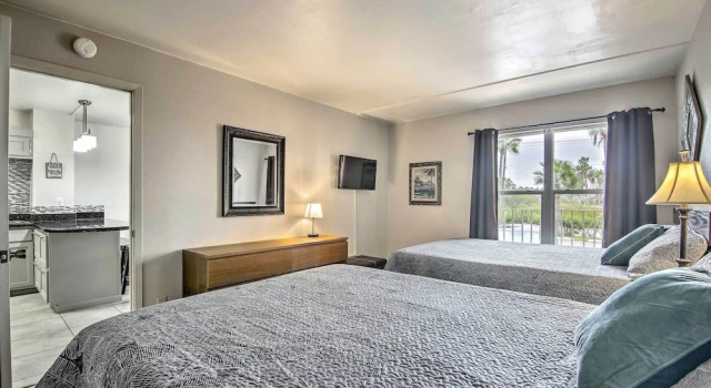 Steps to Beach: Beach Haven w/ Shared Amenities, Buchen Sie Ferienwohnung Padre Island USA
