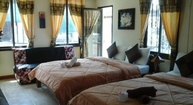 Четырёхместный номер Standard с балконом Kohkaew Village 1 @ Koh Samet