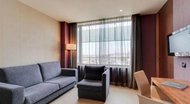 Полулюкс Hotel Badalona Tower