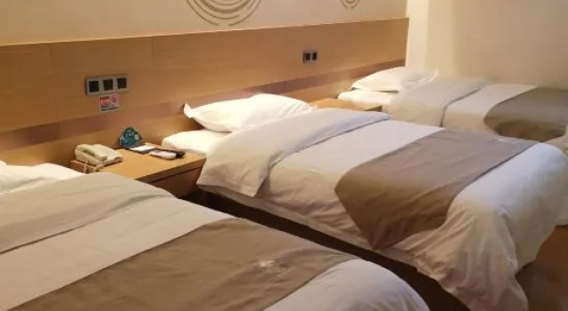 Трёхместный номер Standard Greentree Inn Beijing Houhai Express Hotel