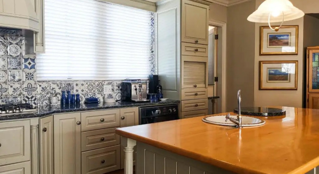 Коттедж с 3 комнатами Erinvale Garden cottage