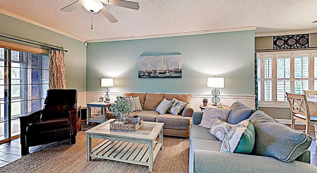 New Listing! Pristine Condo W/ Pool & Patio Condo