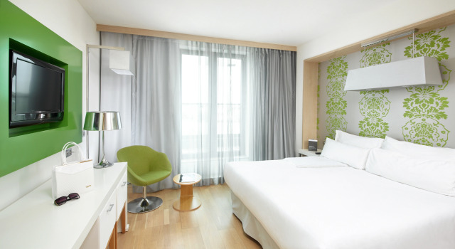 Отель Occidental Praha Five