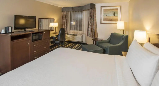Номер Standard с красивым видом из окна Holiday Inn Conference Centre Edmonton South by IHG