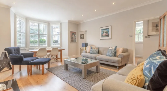 2 Bedroom Garden Flat in Brondesbury Park, Забронировать Отель Отели Англии 3 звезды, 3*