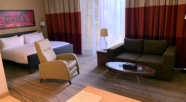 Номер Standard Staybridge Suites Beirut by IHG
