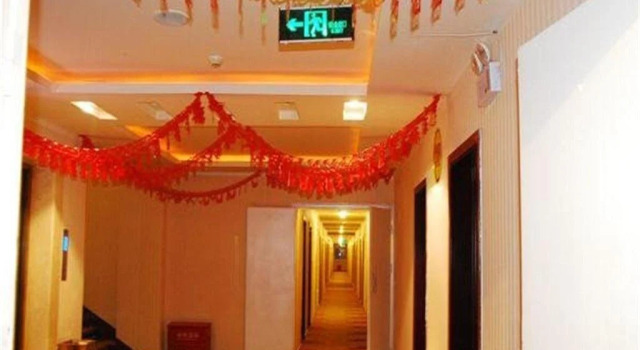 Xichang Xiaoding Business Hotel, Varaa Hotelli Hotellit Sichuan pysäköinnillä, Pysäköinti