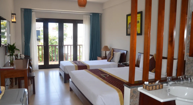 Трёхместный номер Deluxe с балконом Sunshine Hoian Hotel