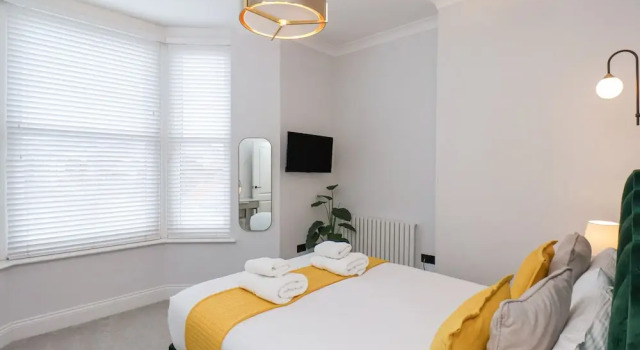 Коттедж The Salisbury Sleeps 4 Classic Apartment