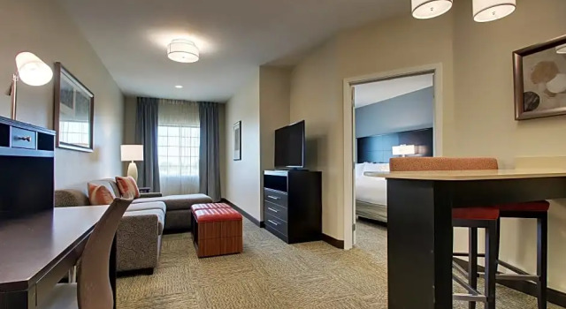 Четырёхместный люкс c 1 комнатой Staybridge Suites Plano - The Colony by IHG