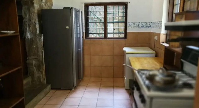 6 Bedroom Castle Siavonga min Four Guests, Buchen Sie Villa Siavonga Sambia