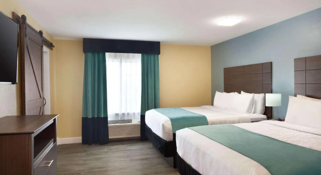 Четырёхместный люкс Hawthorn Extended Stay by Wyndham Saint Robert